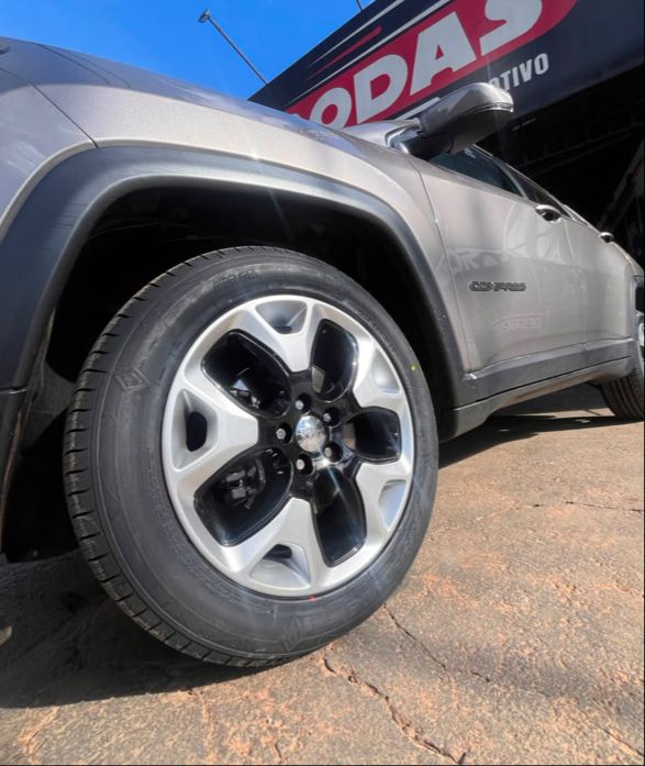 Jeep Compass com roda diamantada