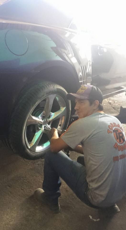 Trabalho na oficina da Tordan Rodas, por volta de 2013