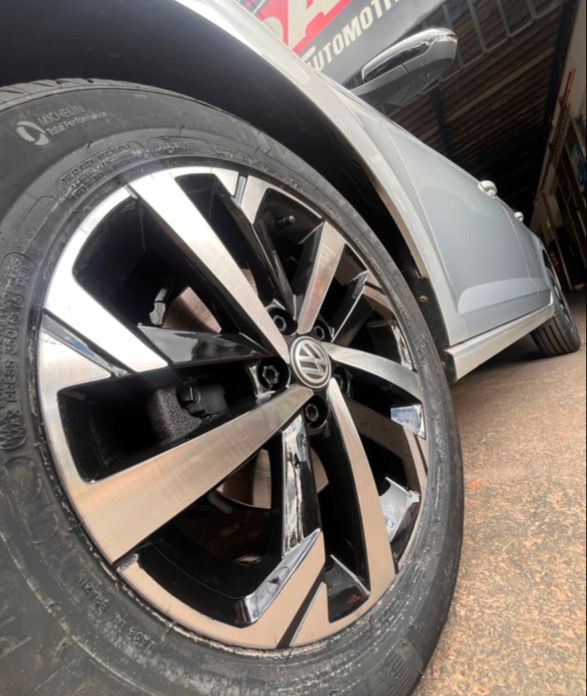 Roda Volkswagen preta e diamantada